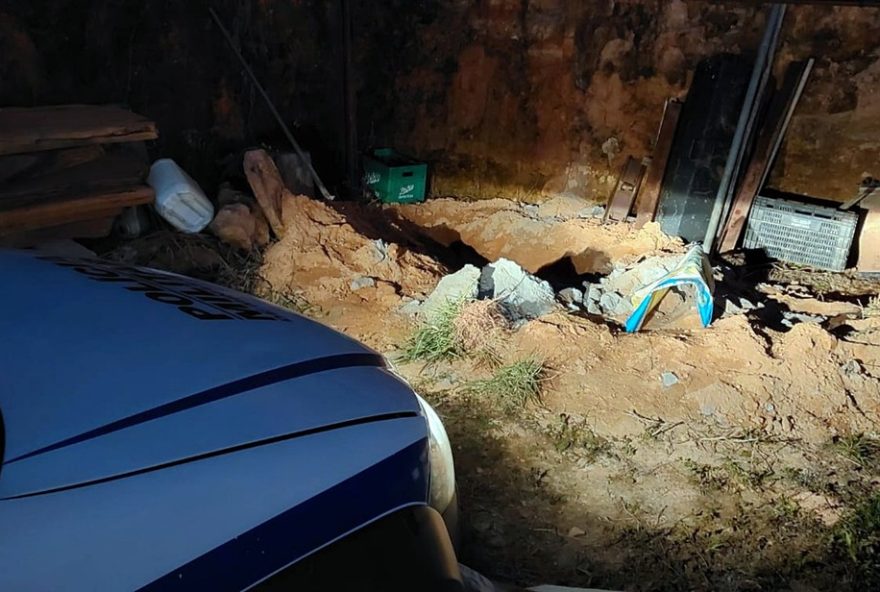 jovem-e-preso-por-suspeita-de-matar-homem-de-61-anos-em-munhoz2C-mg3B-corpo-encontrado-concretado-no-quintal