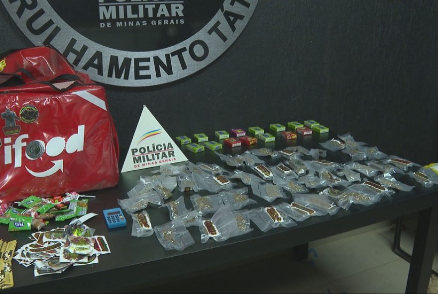 jovem-e-preso-usando-mochila-do-ifood-para-distribuir-drogas-em-bh3A-policia-desmantela-esquema-de-22delivery22-ilegal