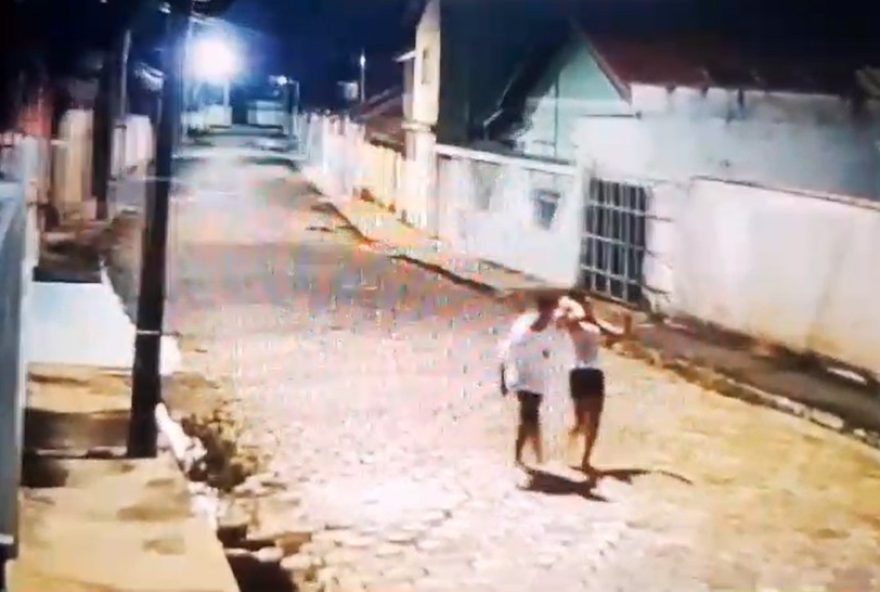 jovem-encontrada-morta-em-mg3A-video-mostra-momento-em-que-e-arrastada-por-homem