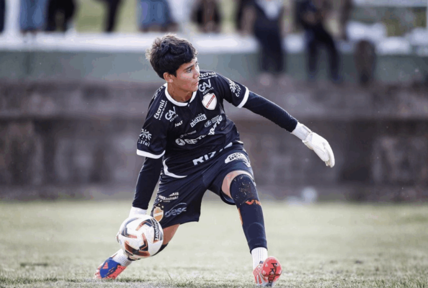 jovem-goleiro-davi-medeiros-se-destaca-no-futebol-goiano-representando-roraima jovem-goleiro-davi-medeiros-se-destaca-no-futebol-goiano-representando-roraima