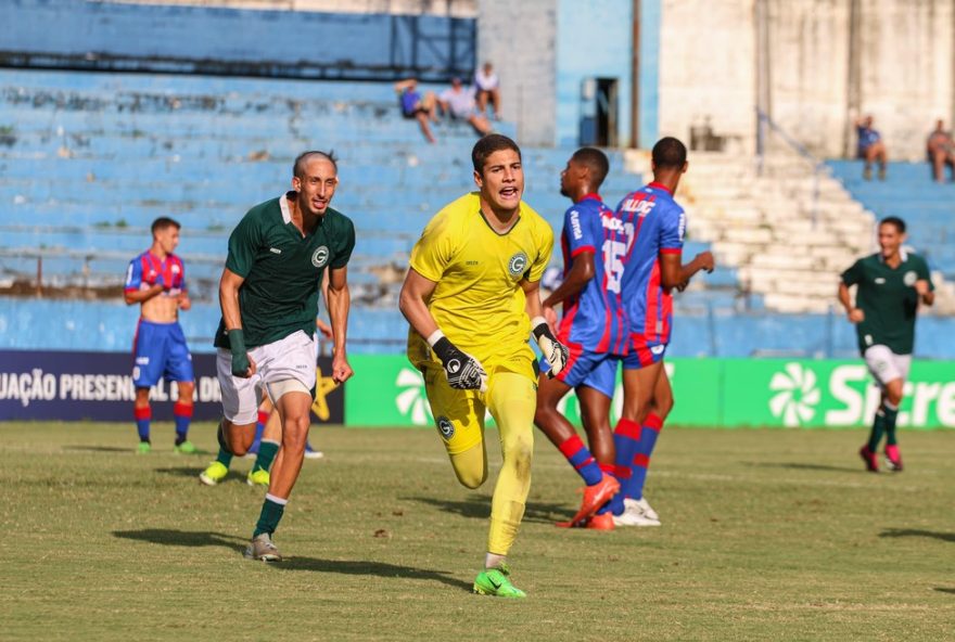 jovem-goleiro-murillo-garante-vitoria-do-goias-na-copinha-e-segue-os-passos-de-tadeu