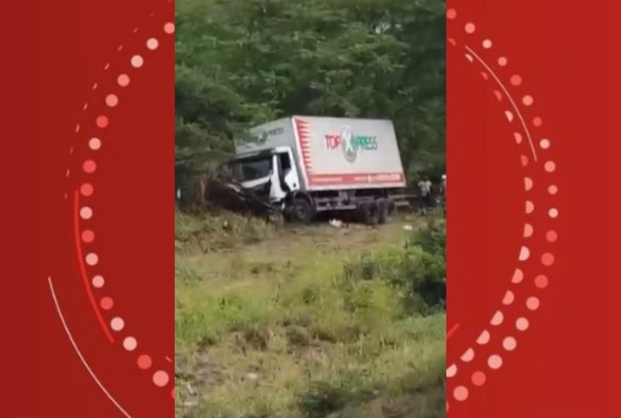 jovem-morre-atropelada-ao-tentar-saquear-carga-na-br-1162C-bahia3A-detalhes-da-tragedia jovem-morre-atropelada-ao-tentar-saquear-carga-na-br-1162C-bahia3A-detalhes-da-tragedia