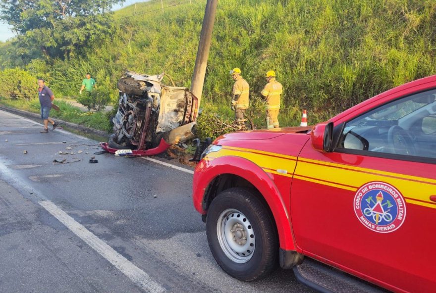 jovem-morre-carbonizado-apos-carro-bater-em-poste-e-pegar-fogo-na-br-381 jovem-morre-carbonizado-apos-carro-bater-em-poste-e-pegar-fogo-na-br-381