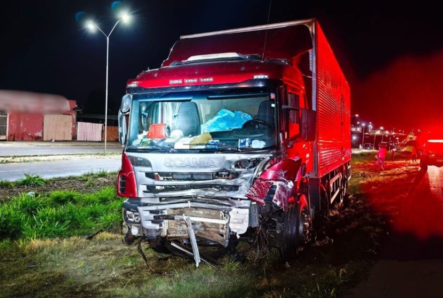 jovem-morre-em-acidente-fatal-na-br-153-em-goias3A-motorista-bate-contra-caminhao-em-jaragua