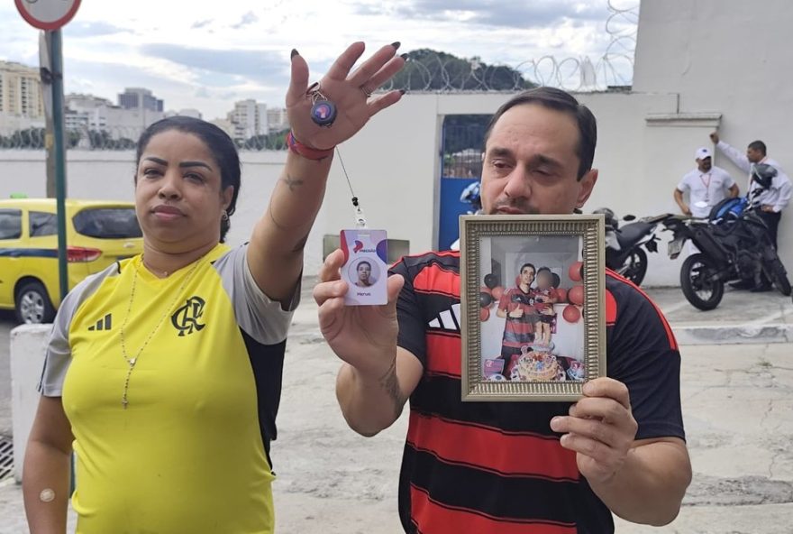jovem-morto-no-morro-santo-amaro-e-velado-com-comocao-no-rio