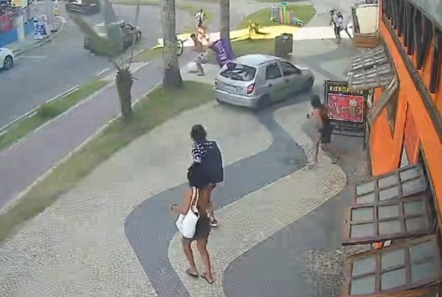 jovem-sem-cnh-invade-calcada-na-orla-de-caragua-e-assusta-moradores