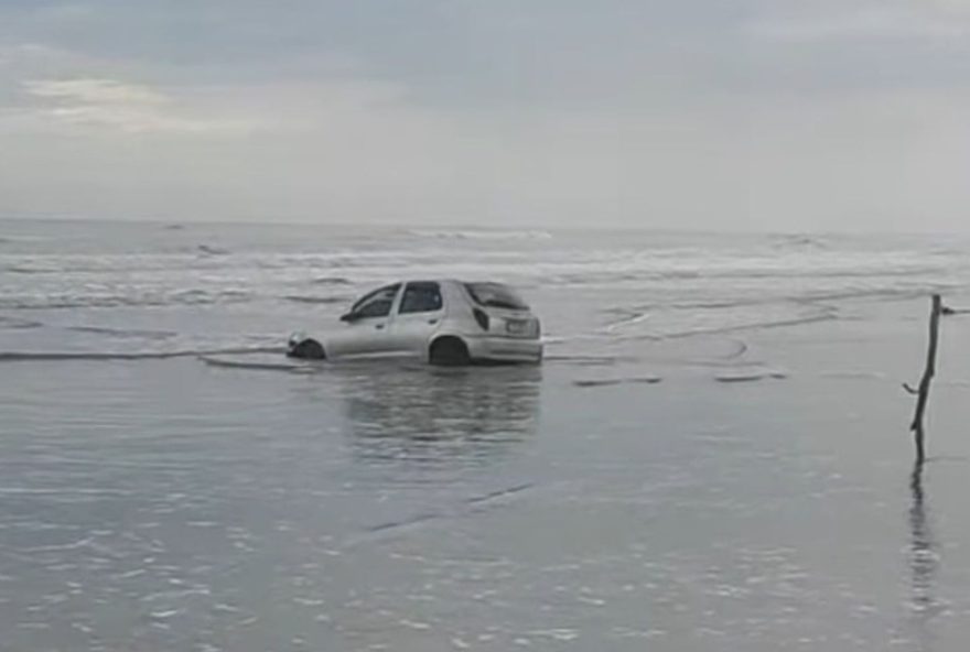 jovens-assaltam-casal-de-turistas-em-itanhaem2C-abandonam-carro-e-sao-presos