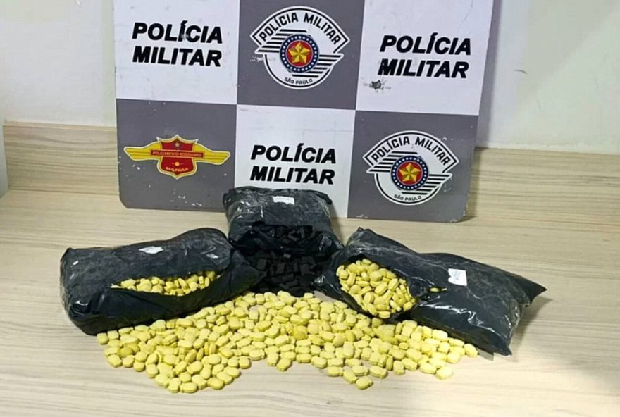 jovens-sao-detidos-com-5-mil-comprimidos-de-ecstasy-em-araraquara3A-alerta-sobre-o-trafico-de-drogas