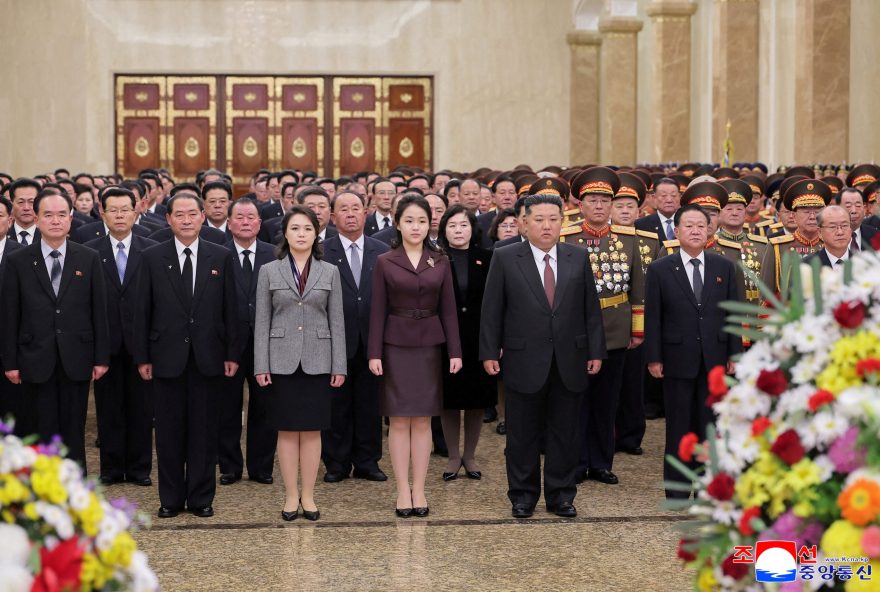 ju-ae2C-filha-de-kim-jong-un2C-reacende-rumores-sobre-sucessao-na-coreia-do-norte ju-ae2C-filha-de-kim-jong-un2C-reacende-rumores-sobre-sucessao-na-coreia-do-norte
