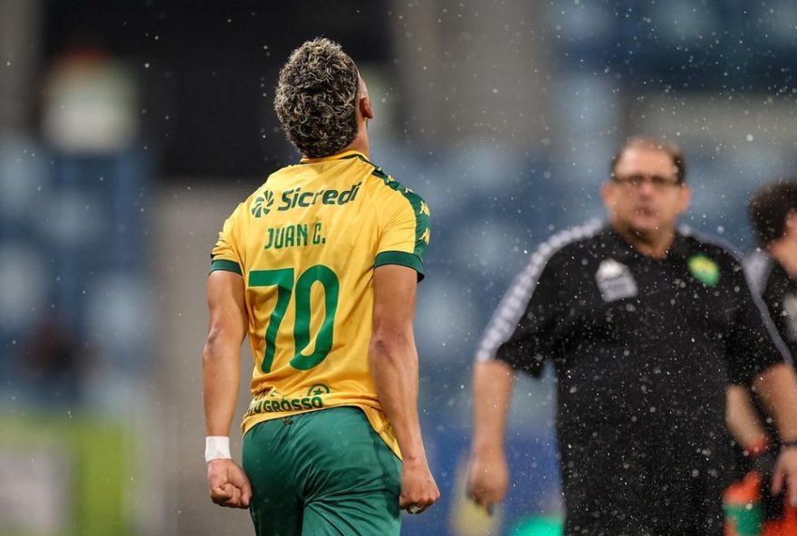 juan-christian-brilha-e-acirra-disputa-por-vaga-no-ataque-do-cuiaba-na-serie-b