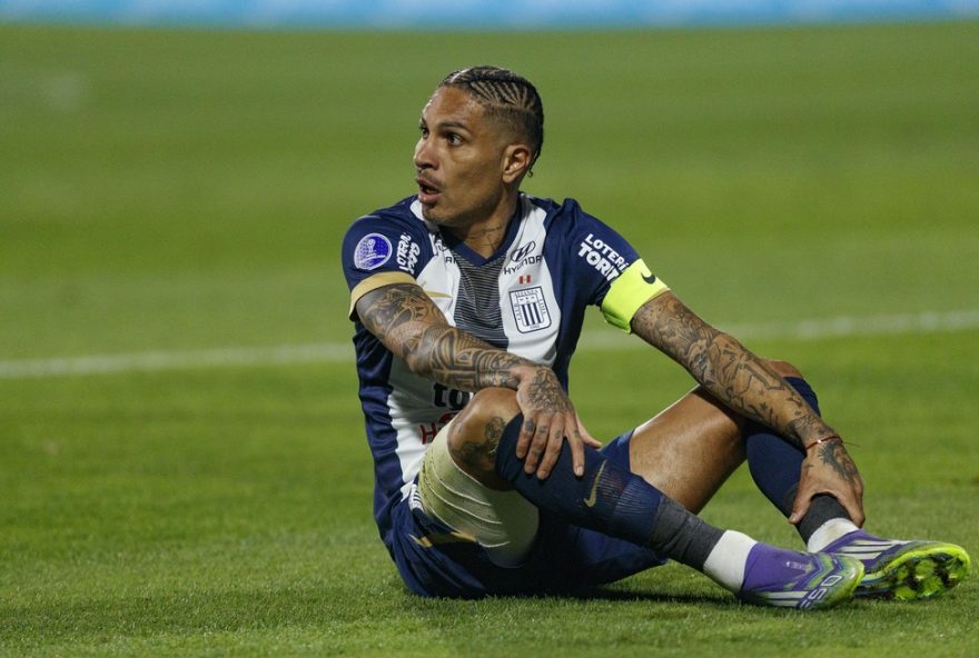 juan-roman-riquelme-revela-frustracao-por-nao-ter-contratado-paolo-guerrero3A-22ele-nasceu-para-jogar-no-boca-juniors22