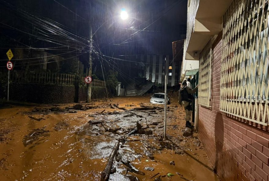 juiz-de-fora-registra-desabamentos-e-soterramentos-em-varios-bairros3A-equipes-de-resgate-em-alerta juiz-de-fora-registra-desabamentos-e-soterramentos-em-varios-bairros3A-equipes-de-resgate-em-alerta