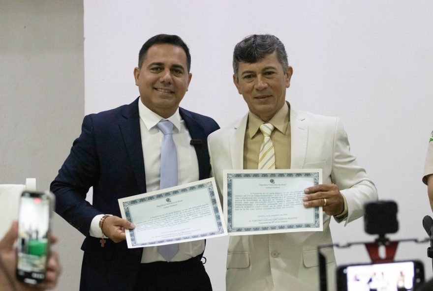 juiz-reverte-cassacao-e-mantem-prefeito-e-vice-de-iguatu-nos-cargos
