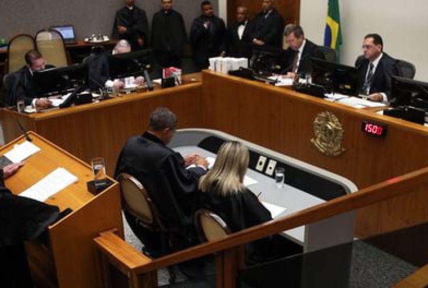 Brasília - A Quinta Turma do Superior Tribunal de Justiça (STJ) começa a julgar pedido do ex-presidente Luiz Inácio Lula da Silva para evitar prisão após segunda instância (José Cruz/Agência Brasil)