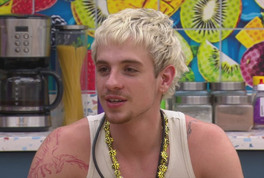 juliano-floss-recorda-o-momento-em-que-conheceu-o-pai-de-marina-sena3A-estava-com-um-pijaminha-dela juliano-floss-recorda-o-momento-em-que-conheceu-o-pai-de-marina-sena3A-estava-com-um-pijaminha-dela