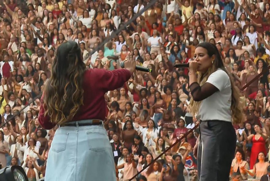 juntas-conference-20253A-evento-cristao-reune-65-mil-mulheres-no-maracana-em-conferencia-marcada-por-louvor-e-empoderamento
