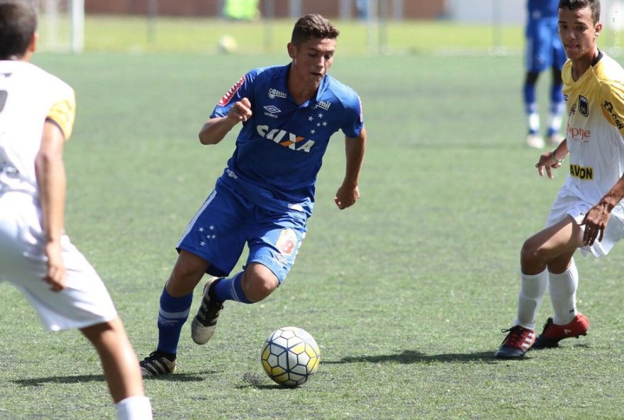 justica-determina-que-cruzeiro-pague-r24-22C3-milhoes-ao-volta-redonda-por-venda-de-caio-rosa3A-entenda-o-caso