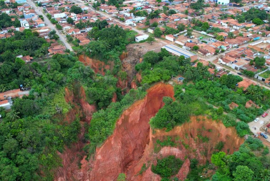 justica-do-maranhao-condena-buriticupu-a-conter-vocorocas3A-municipio-deve-adotar-medidas-para-evitar-desabamentos-e-preservar-moradores