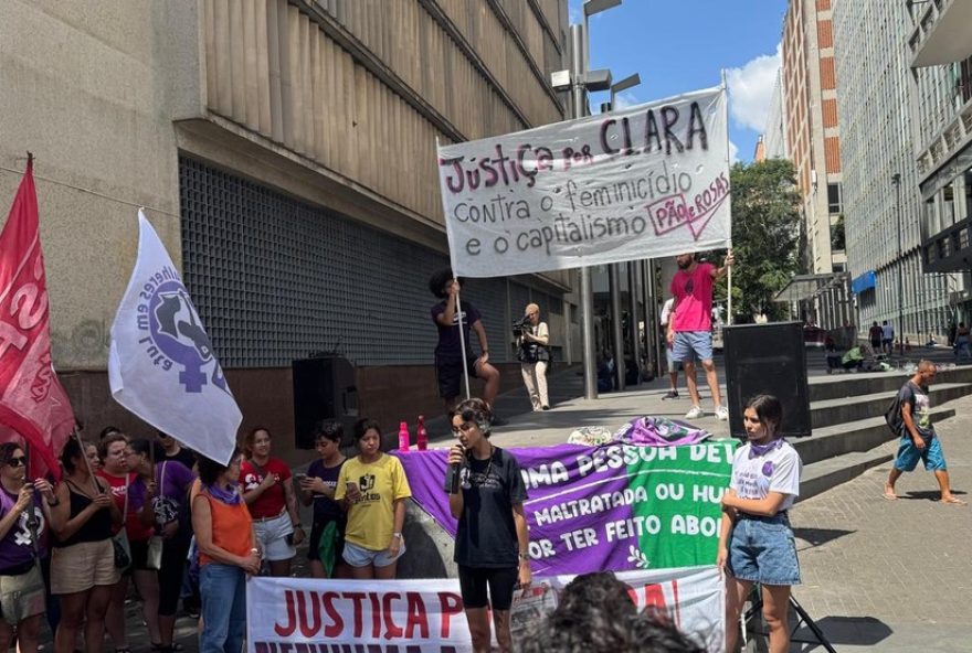 justica-para-clara-maria3A-amigos-e-familiares-exigem-respostas-sobre-morte-sob-concreto