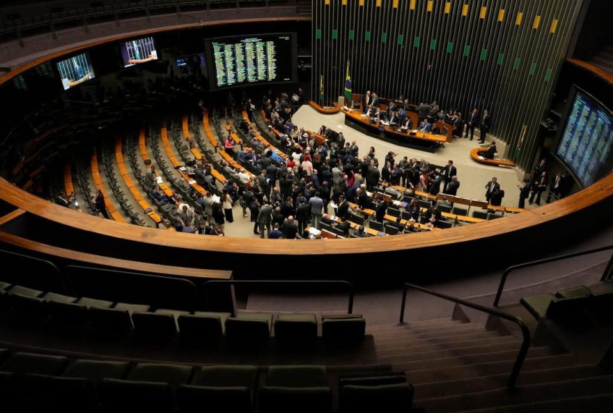 kaos-vid-omrostning-om-sankta-straff-i-brasiliens-parlament