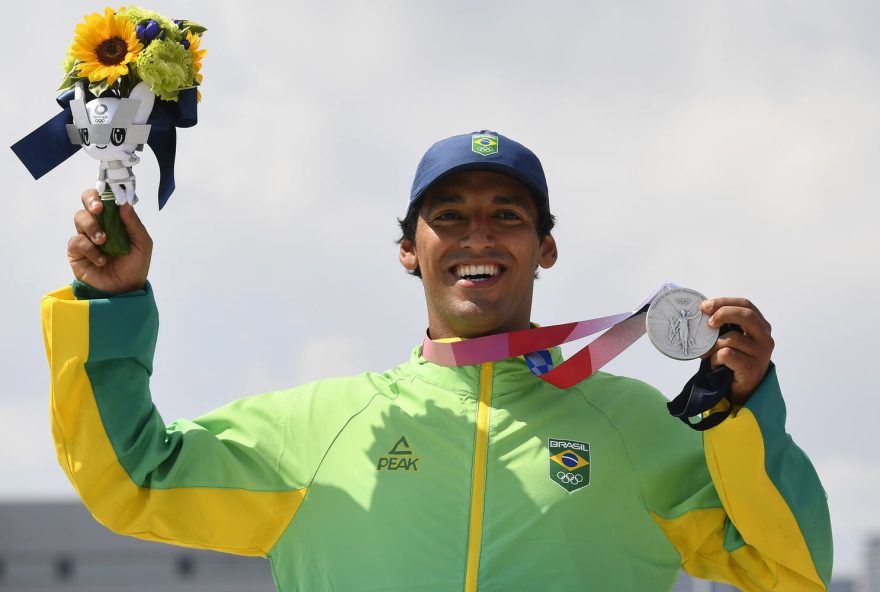 Tokyo 2020 Olympics - Skateboarding - Men's Street - Medal Ceremony - Ariake Urban Sports Park - Tokyo, Japan - July 25, 2021. Kelvin Hoefler of Brazil poses with his silver medal during medal ceremony. REUTERS/Toby Melville