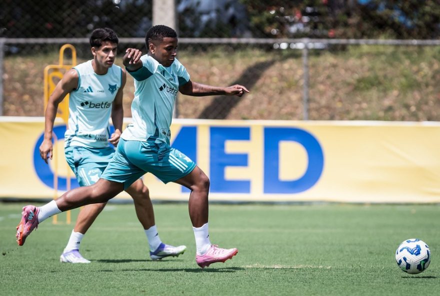 keny-arroyo3A-com-adaptacao-ao-cruzeiro2C-atacante-recebe-suporte-de-preparador-fisico-e-familia-para-se-destacar-no-de