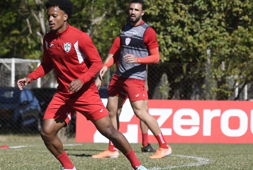 keven-coloni-e-lucas-hipolito-retornam-aos-treinos-da-portuguesa-apos-lesoes