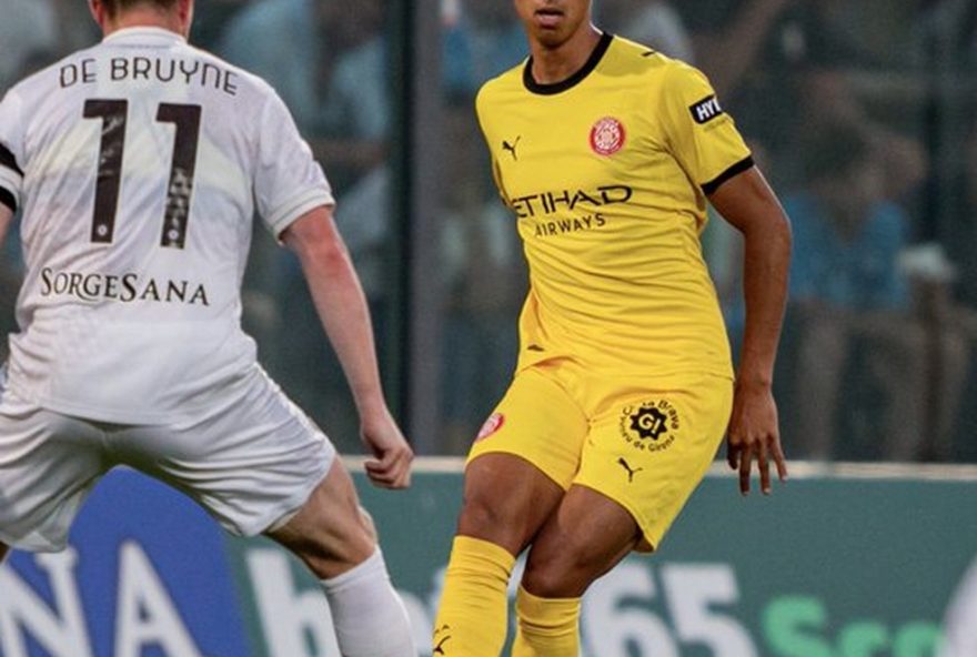 kevin-de-bruyne-marca-dois-gols-em-amistoso-do-napoli-contra-o-girona3A-vitor-reis-estreia-como-zagueiro-brasileiro