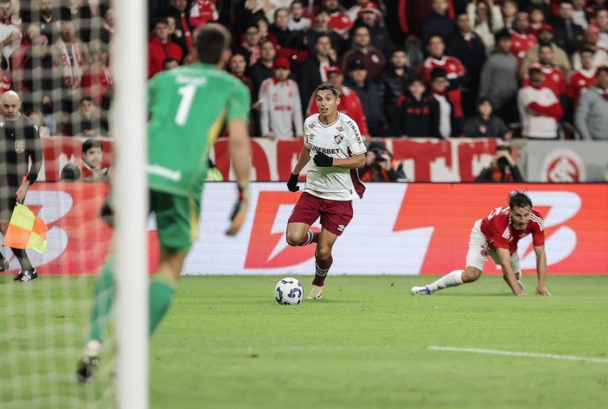 kevin-serna-se-destaca-no-fluminense-apos-polemica-com-o-atletico-nacional-e-ganha-espaco-no-time-de-renato-gaucho