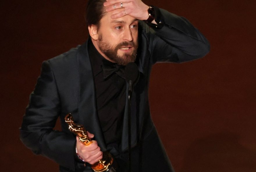 kieran-culkin-ganha-o-oscar-de-melhor-ator-coadjuvante-por-a-verdadeira-dor