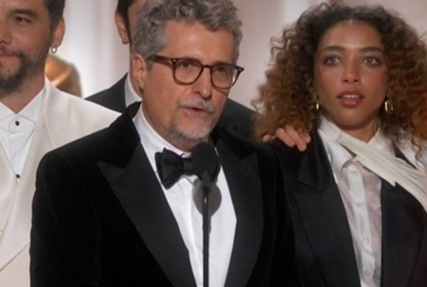 kleber-mendonca-filho-critica-bolsonaro-em-entrevista-apos-vencer-o-globo-de-ouro kleber-mendonca-filho-critica-bolsonaro-em-entrevista-apos-vencer-o-globo-de-ouro