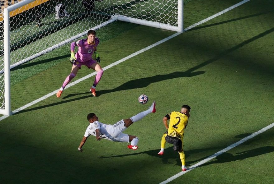kylian-mbappe3A-o-primeiro-jogador-a-marcar-em-sete-competicoes-na-mesma-temporada