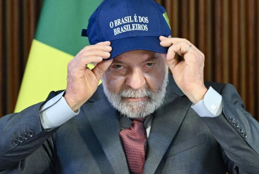 la-guerra-de-las-gorras3A-brasil-es-de-los-brasilenos2C-el-eslogan-en-un-gorra-usada-por-lula-y-sus-ministros