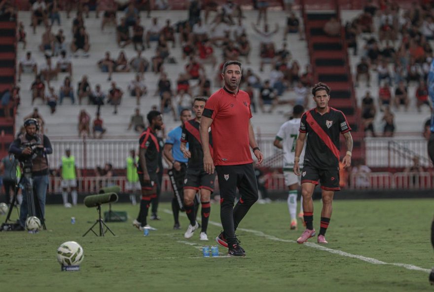 lacerda-lamenta-empate-nos-acrescimos3A-22me-incomoda-muito22.-tecnico-do-atletico-go-busca-redencao-apos-resultados-adversos lacerda-lamenta-empate-nos-acrescimos3A-22me-incomoda-muito22.-tecnico-do-atletico-go-busca-redencao-apos-resultados-adversos