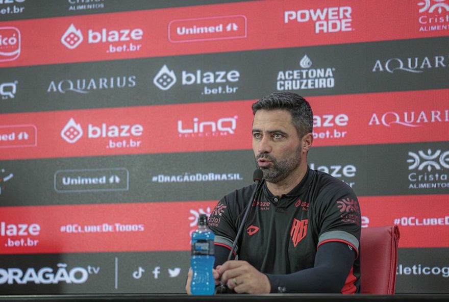 lacerda2C-tecnico-do-atletico-go2C-planeja-reforcos-com-22dna-do-clube22-para-temporada-2026.-determinado-a-retomar-protagonismo-no-goiano