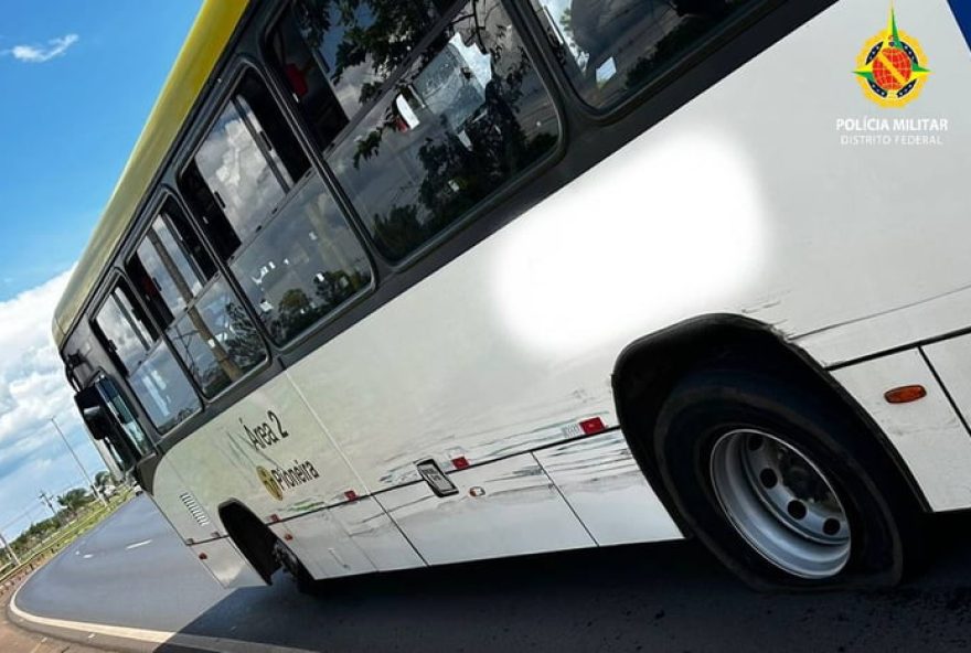 ladrao-e-preso-apos-furto-de-onibus-e-colisao-com-carro-da-pm-pmdf-age-de-forma-eficaz-para-prender-criminoso