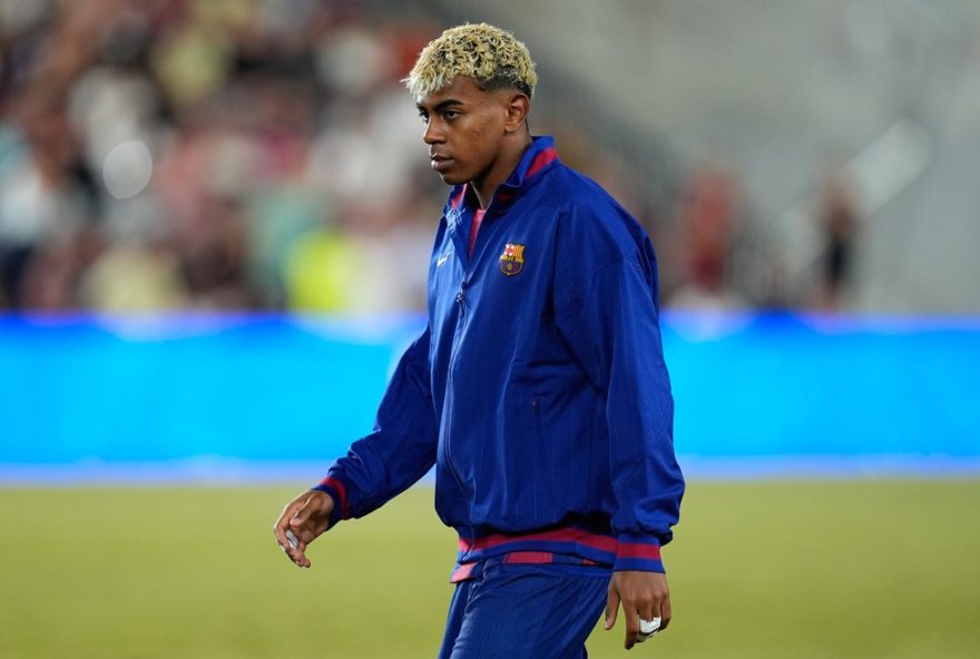 lamine-yamal-praticamente-descartado-da-estreia-do-barcelona-na-champions-devido-a-lesao-no-pubis3A-preocupacao-para-os-fas-e-comissao-tecnica