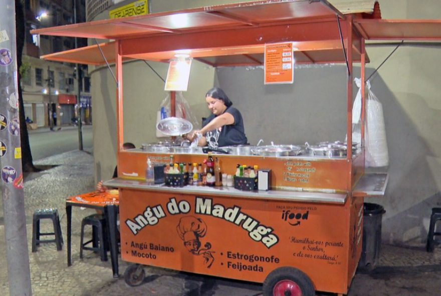 lanches-da-madrugada-no-rio-de-janeiro3A-estrogonofe2C-churrasco-e-baiao-de-dois-descubra-sabores-alem-do-podrao