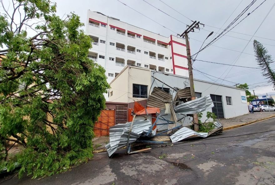 laranjal-paulista-decreta-situacao-de-emergencia-apos-tempestade3A-escolas-e-fornecimento-de-energia-afetados.-acoes-de-recuperacao-em-andamento