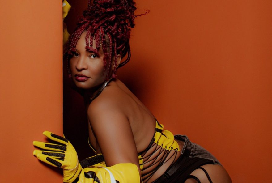 larissa-luz-lanca-single-marchona-com-critica-aos-preconceitos-dos-antigos-carnavais-novidades-musicais larissa-luz-lanca-single-marchona-com-critica-aos-preconceitos-dos-antigos-carnavais-novidades-musicais