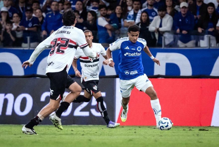lateral-do-cruzeiro2C-kaua-prates2C-e-destaque-em-lista-dos-60-jovens-mais-talentosos-do-mundo