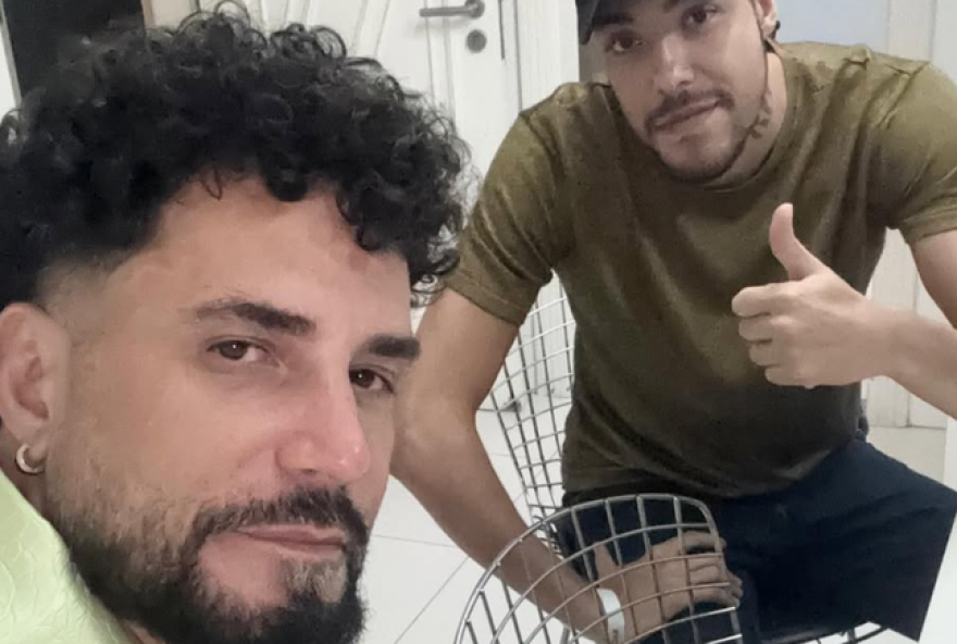 latino-celebra-reconciliacao-com-filho-apos-tratamento-de-reabilitacao latino-celebra-reconciliacao-com-filho-apos-tratamento-de-reabilitacao