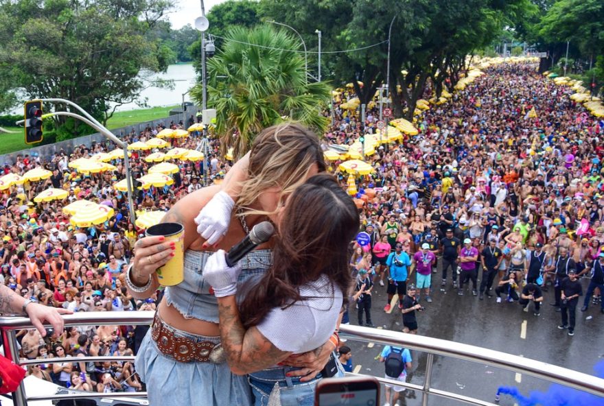 lauana-prado-anuncia-sexo-do-bebe-ao-lado-de-tati-dias-no-carna-lau-20253A-e-um-menino lauana-prado-anuncia-sexo-do-bebe-ao-lado-de-tati-dias-no-carna-lau-20253A-e-um-menino