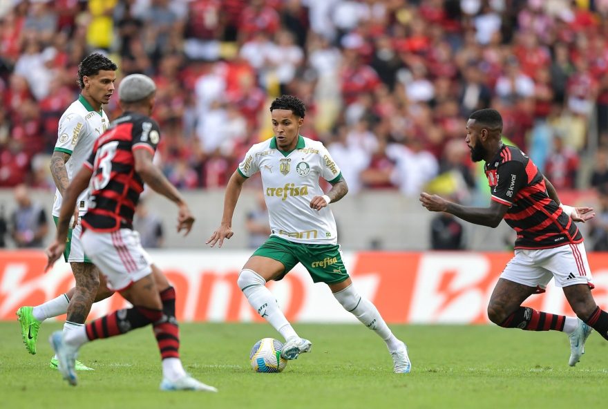 lazaro-em-lance-durante-flamengo-x-palmeiras-pelo-campeonato-brasileiro-1723405739889_v2_4x3