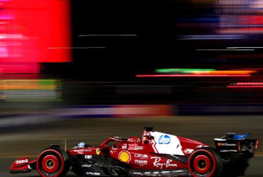 leclerc-lidera2C-williams-surpreende-e-mclaren-sofre-em-1o-treino-em-vegas leclerc-lidera2C-williams-surpreende-e-mclaren-sofre-em-1o-treino-em-vegas