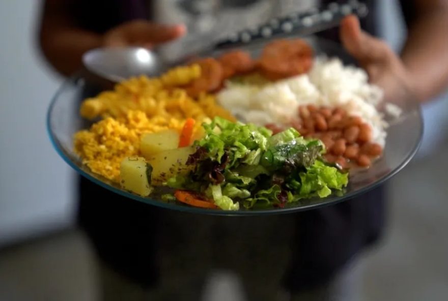 lei-proibe-ultraprocessados-em-escolas-no-ceara3A-o-que-muda-na-alimentacao-dos-alunos