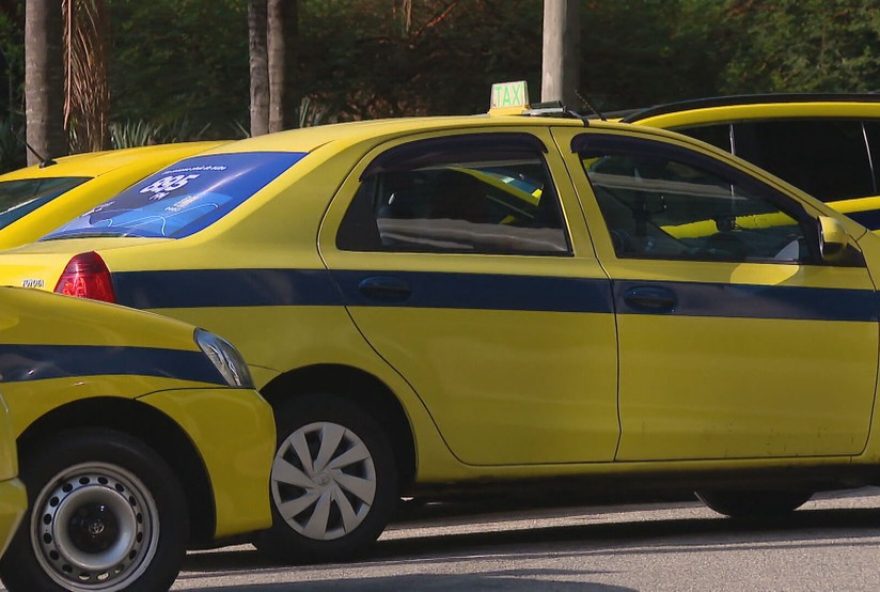lei-que-permitia-taxis-antigos-no-rio-e-suspensa-para-garantir-seguranca-dos-passageiros lei-que-permitia-taxis-antigos-no-rio-e-suspensa-para-garantir-seguranca-dos-passageiros