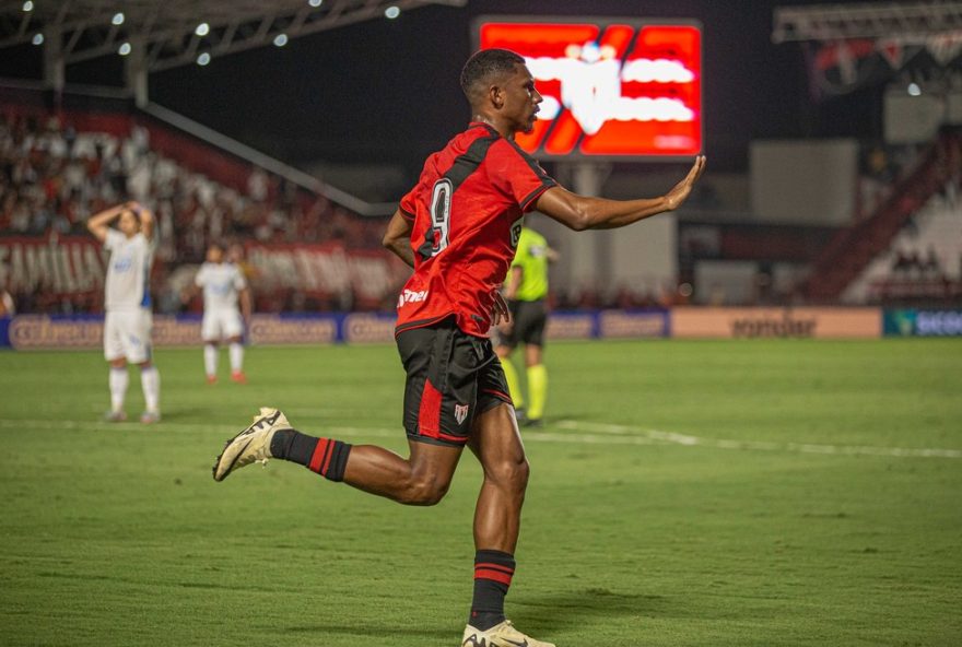 lele2C-artilheiro-do-atletico-go2C-emociona-torcedores-ao-anunciar-saida3A-futuro-nas-maos-do-fluminense lele2C-artilheiro-do-atletico-go2C-emociona-torcedores-ao-anunciar-saida3A-futuro-nas-maos-do-fluminense