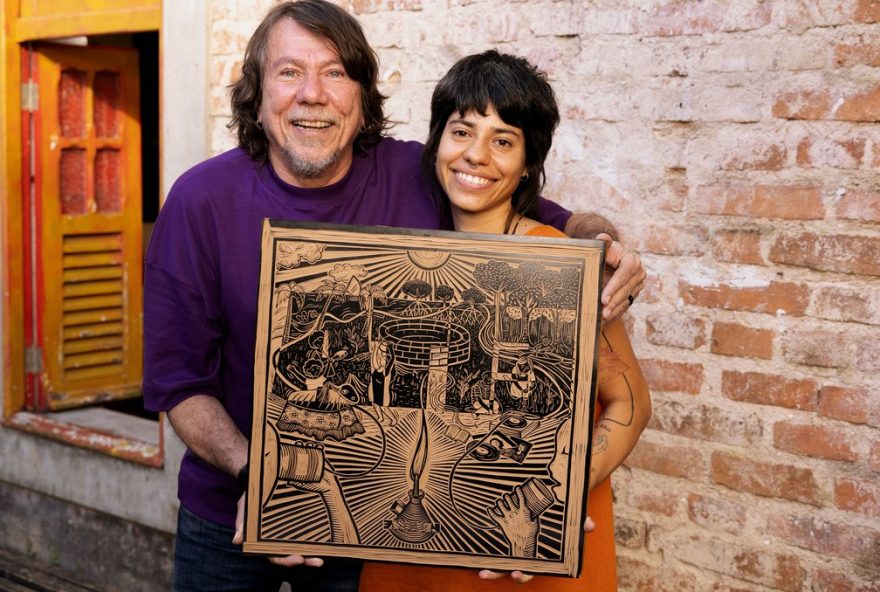 lenine-lanca-album-eita-com-parcerias-de-siba2C-carlos-posada-e-arnaldo-antunes-na-capa-de-luiza-morgado