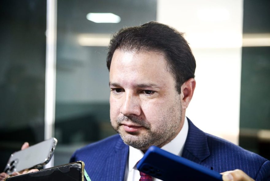 leo-couto-e-eleito-presidente-da-camara-municipal-de-fortaleza-para-mandato-no-bienio-2025-2026